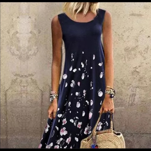 ☄️Any 2 for $10 ☄️
B7 Casual Florals Tunic Round Neck A-line Dress. - Picture 2 of 9